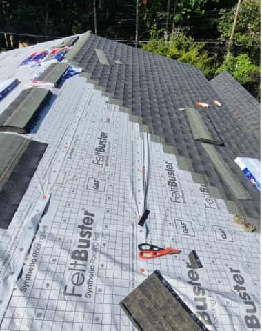 Asphalt shingle roof installation with synthetic underlayment in Northern Virginia